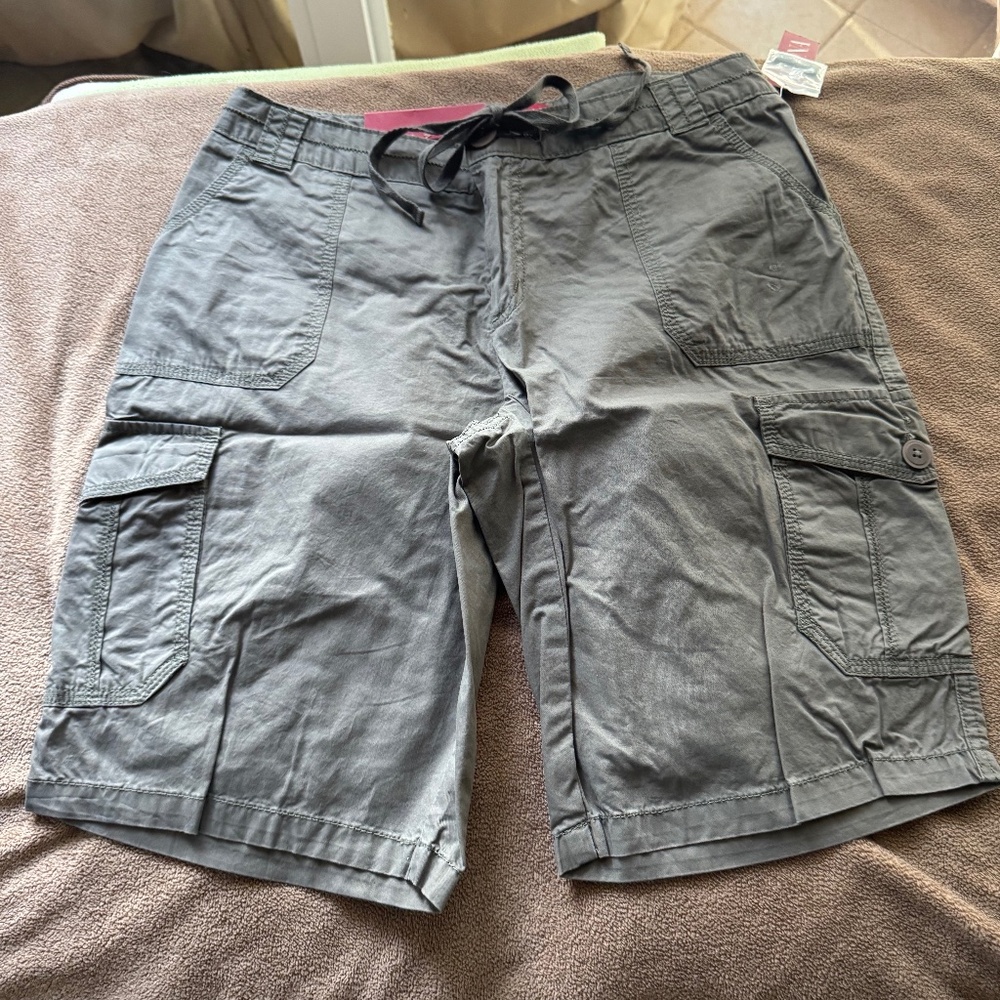 Ladies Shorts Size 6 Olive Green